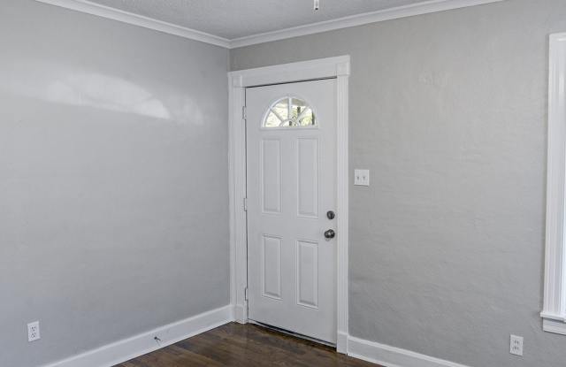 UPDATED 3 bed, 1 bath near U of M. Gallery 3