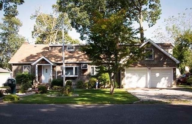 105 Huguenot Drive - 105 Huguenot Drive, Mastic Beach, NY 11951