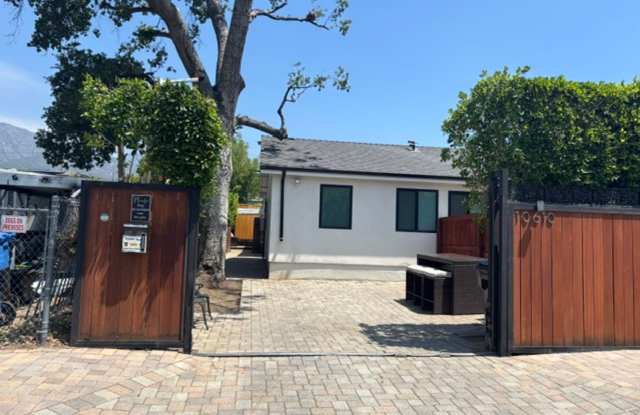 Remodeled 3 Bed 3 Bath House with Jacuzzi and Detached Office! photos photos