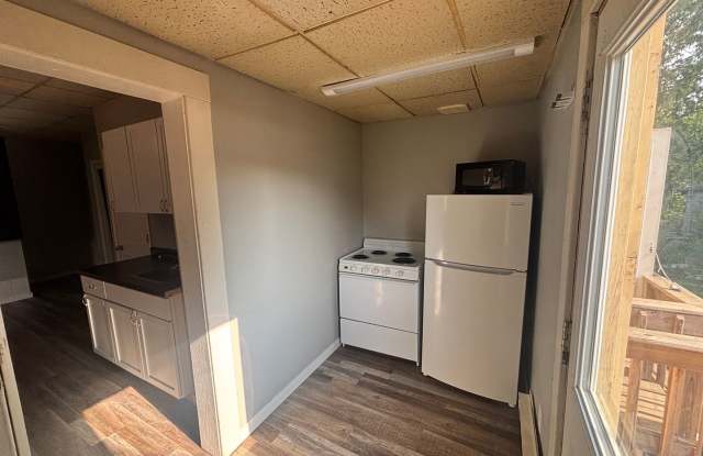 Studio Apartment Blocks from Downtown La Crosse - 719 5th Avenue South, La Crosse, WI 54601 Studio Apartment Blocks from Downtown La Crosse - 719 5th Avenue South, La Crosse, WI 54601