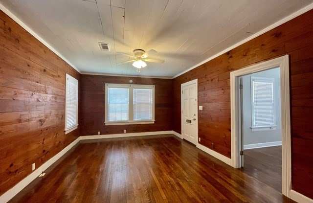 1135 W Lucas Gallery 4