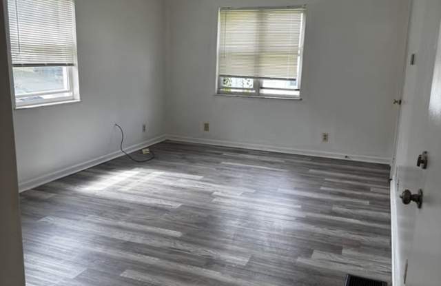 246 Basswood Avenue - 3 photos photos 246 Basswood Avenue - 3 photos photos