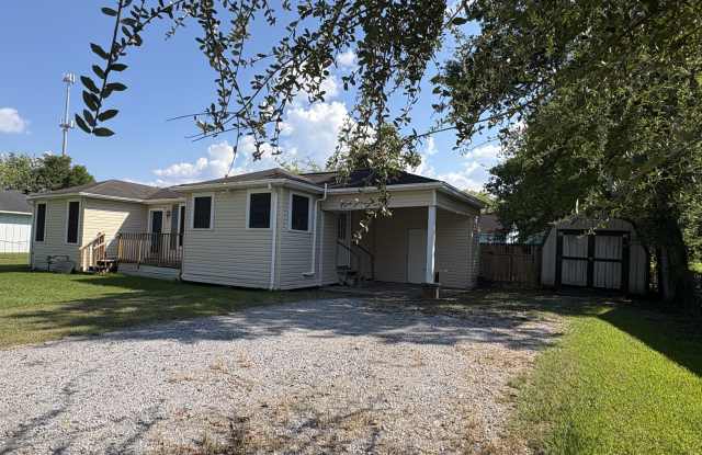 7555 Highway 105 Gallery 2