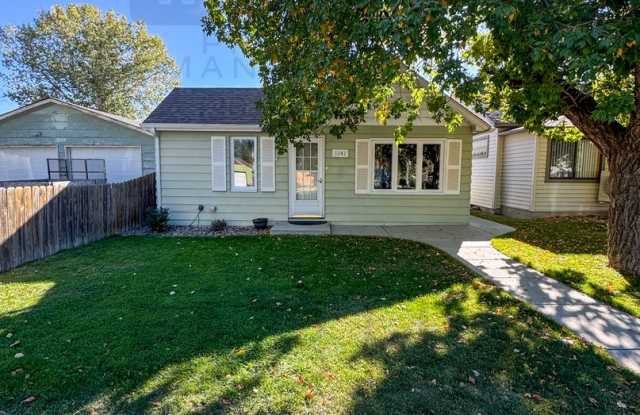 Dog Friendly! 2 Bedroom Home with Garage! photos photos