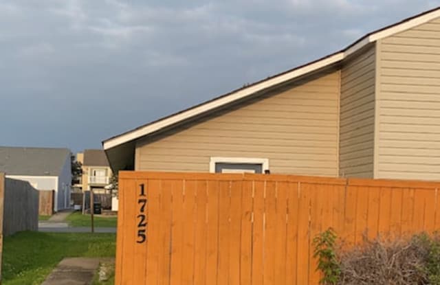 1725 Fox Run Dr - 1725 Fox Run Drive, Lake Charles, LA 70606