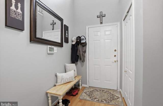 9944 ROYAL COMMERCE Place Gallery 3