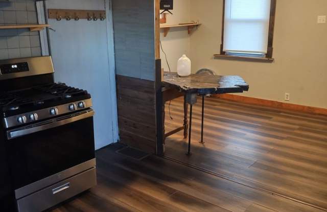 Charming 1BR House in Altoona - 2417 Maple Avenue, Altoona, PA 16601