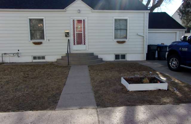 Pet friendly spacious home with new paint . photos photos