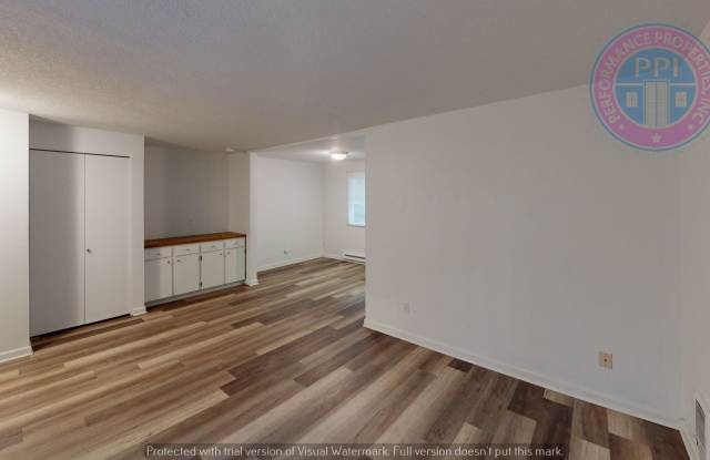 SPRING MOVE IN SPECIAL - 1/2 OFF FIRST MONTHS' RENT!!! West Linn!!! Stylish Townhouse, Private Courtyard - 1650 Village Park Place, West Linn, OR 97068