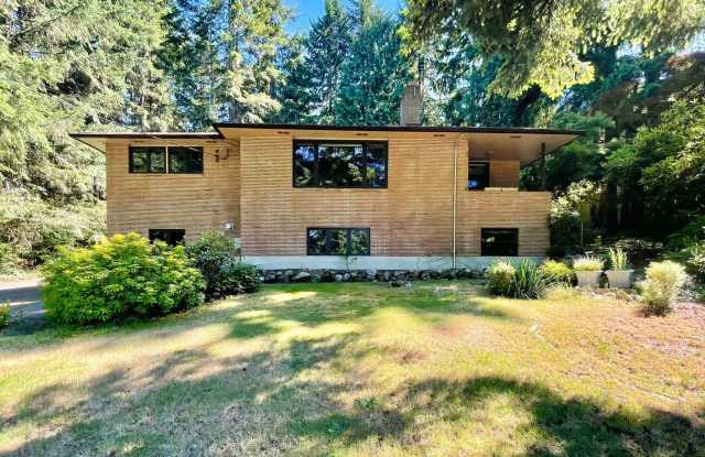 16035 SE 43rd St - 16035 Southeast 43rd Street, Bellevue, WA 98006