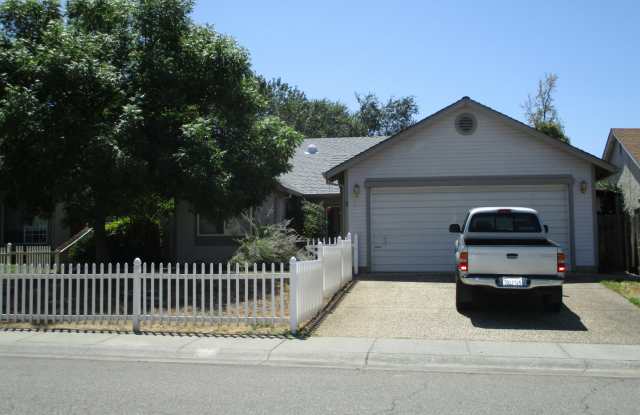 Pet Friendly 3 Bedroom 2 Bath Home. Grab it quick! - New photos coming soon! - 16 Benton Avenue, Chico, CA 95973