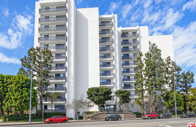 321 South San Vicente Boulevard Gallery 1