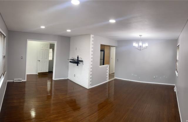 67 Bay Terrace Gallery 4