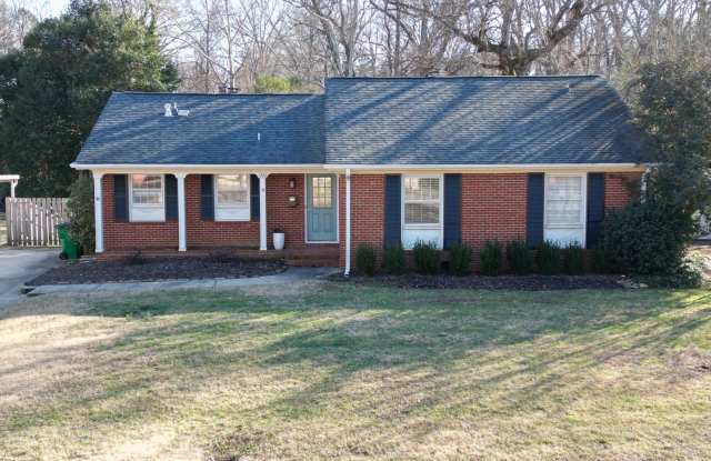 3 BR Brick Ranch with Fenced Yard in Starmount photos photos