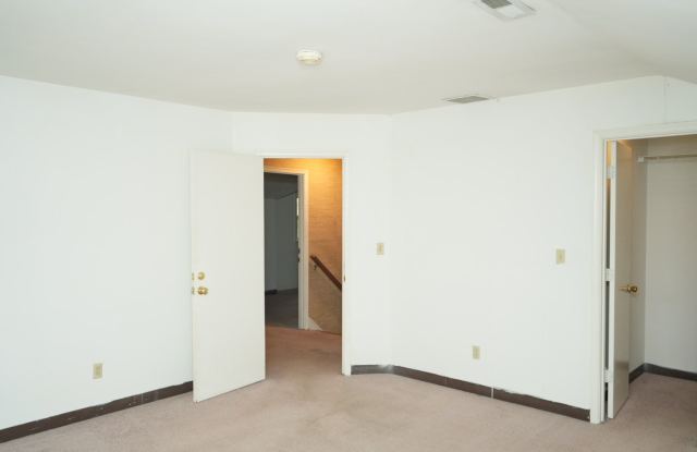 119 Harmon Street - Just 2 blocks to Scott Stadium! Gallery 4