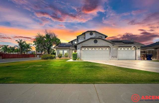 Luxury 4 Bed, 3 Bath Home in 93312 – Fully Equipped with Pool Gallery 1