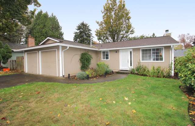 Updated 3 Bed/2 Bath Milwaukie Ranch Home Set On A Gorgeous Lot - 3833 Southeast Hazel Street, Milwaukie, OR 97222