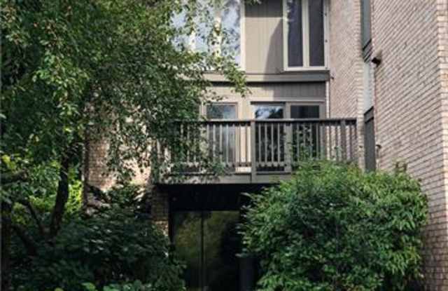 41350 WOODWARD Avenue Gallery 2
