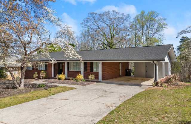 3 Bedroom Lake Home In Gainesville! - 2176 Riverside Drive, Gainesville, GA 30501