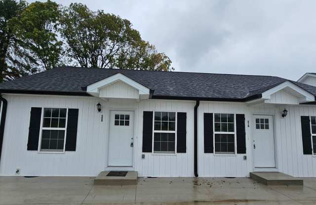 Beautiful New Build Townhomes in Central Manchester! ($50 per month discount if 18 month lease signed!) - 518 West Taylor Street, Manchester, TN 37355