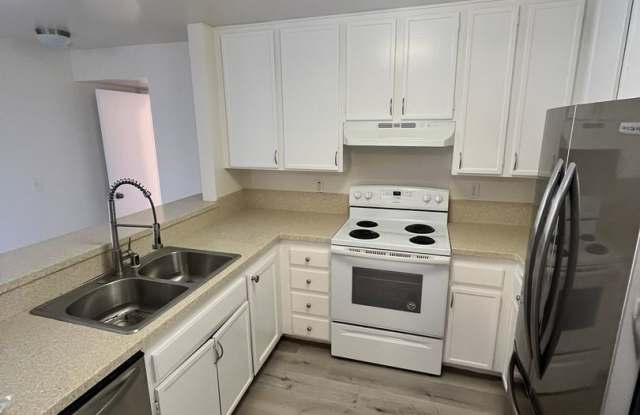 Move-In Ready 2-Bed Condo with Upgrades  Prime San Diego Location photos photos