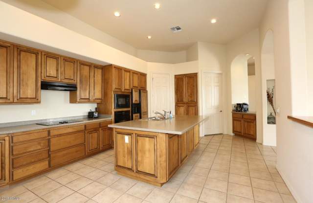 9639 E CAVALRY Drive Gallery 3