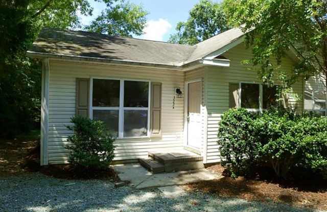 322 Davie Road Gallery 1