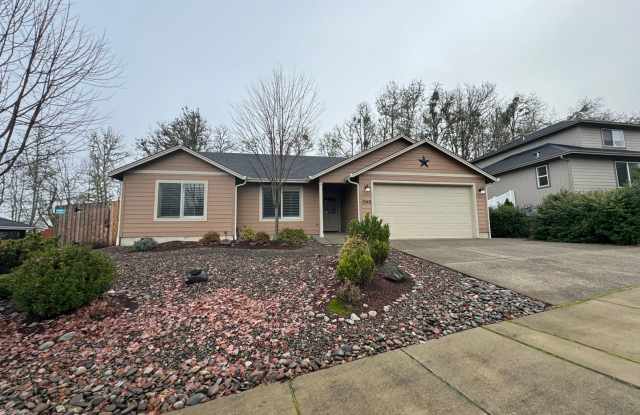 Well maintained, updated 3 bedroom home in quiet neighborhood - 1540 West Tarragon Drive, Roseburg, OR 97471