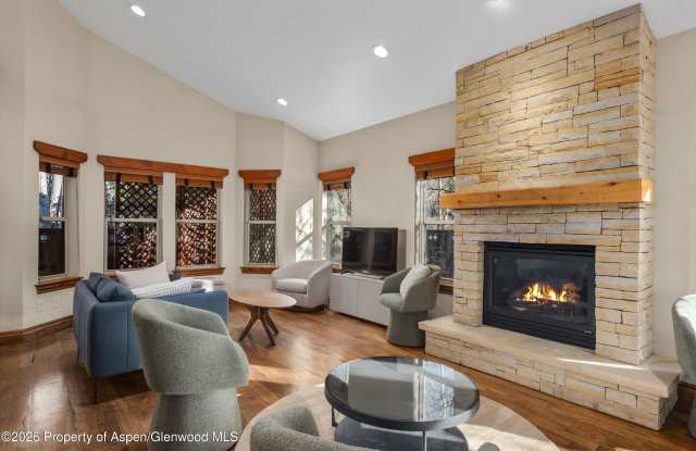 225 Juniper Court Gallery 3
