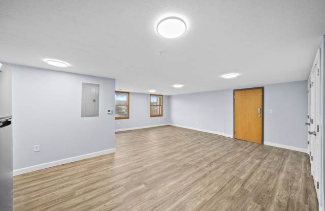 1745 Merriman Road, Apt. 100 Gallery 4