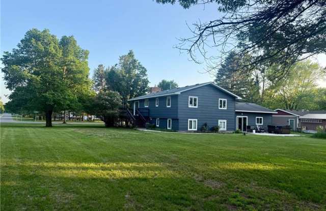 Remodeled 4 bedroom 2 bath 2 car Baxter Home Gallery 3