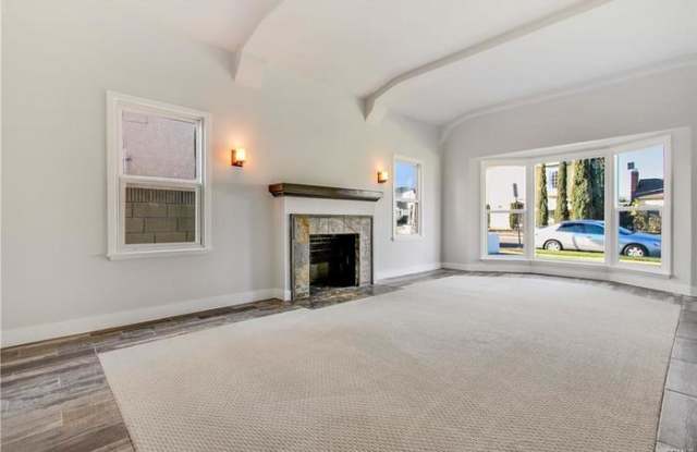 2716 West 82nd Place Gallery 4