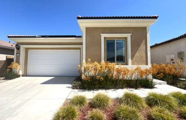2 bed, 2 bath located in Corona, CA! (55+ ONLY) photos photos