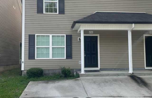 Knoxville 37918 - 2 bedroom, 2.5 bath townhome - Contact Lisa Vineyard and Shannon Russell (865) 216-9334 photos photos