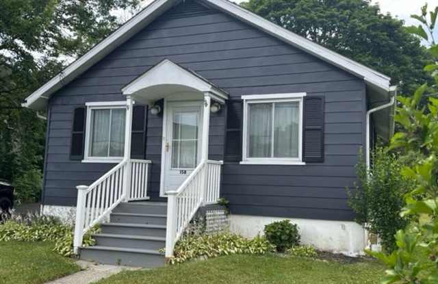 2BR home in Bangor available 10/5/25! photos photos