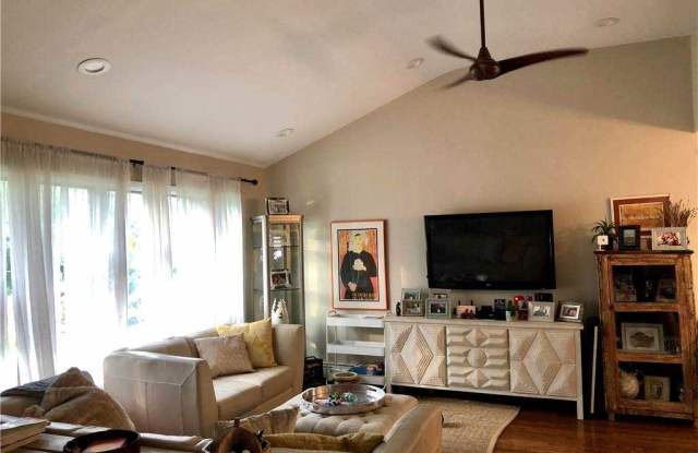 160 Lagoon Drive Gallery 2