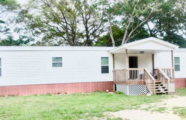 3 bedroom 2 bath Mobile Home with a Large Yard / Fort Walton Beach , FL . $ 1500 Month W/D CONNECTION photos photos