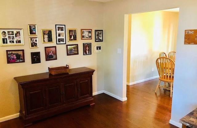 Spacious 3BR House in Macomb Gallery 4