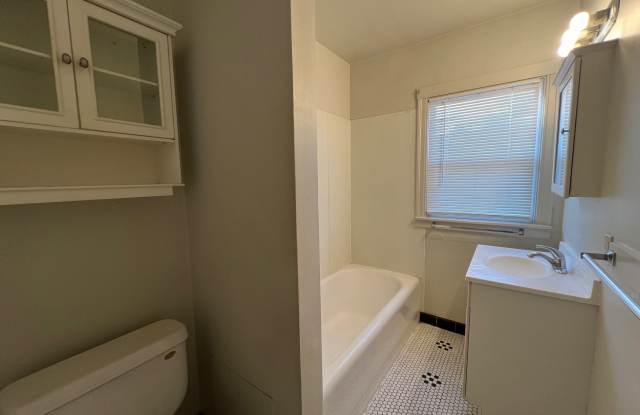 818 C Street - 1/2 Gallery 4