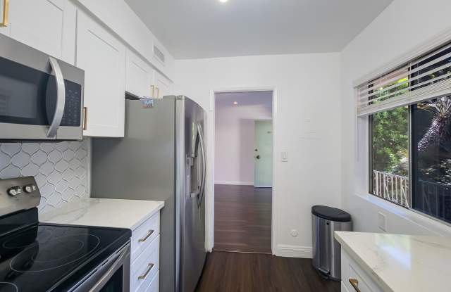 215 North Kenwood Street Gallery 4