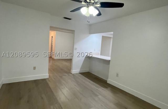 1400 W 39th Pl Gallery 4