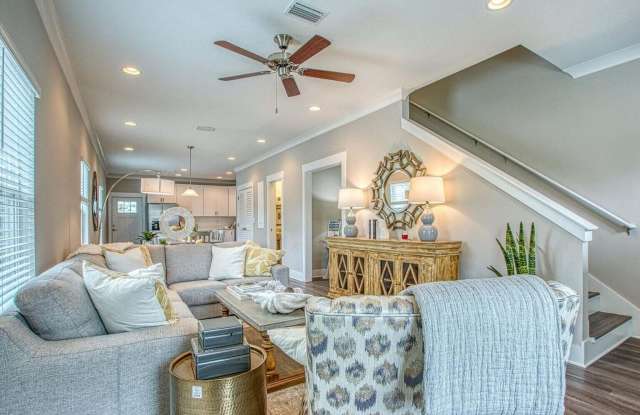 76 Date Palm Lane Gallery 1