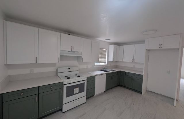 B- 6-Unit  9532-9536 1/2 Cedar Street. photos photos