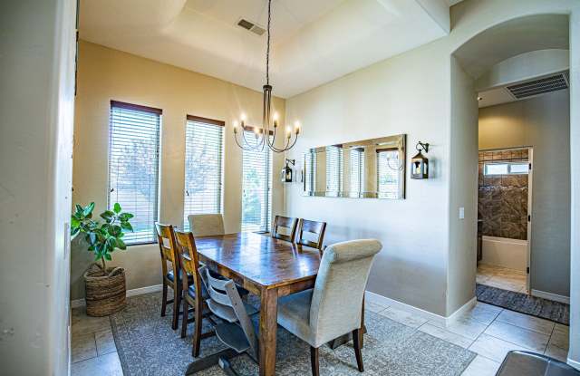 Beautiful 4 bedroom 2.5 bathroom Gallery 3