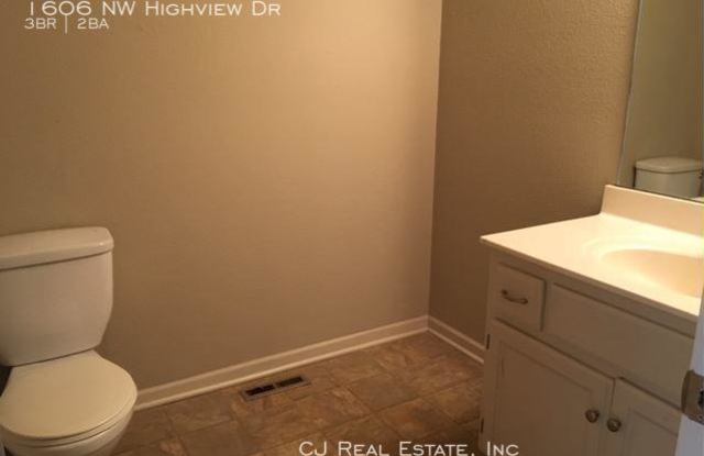 1606 NW Highview Dr Gallery 4