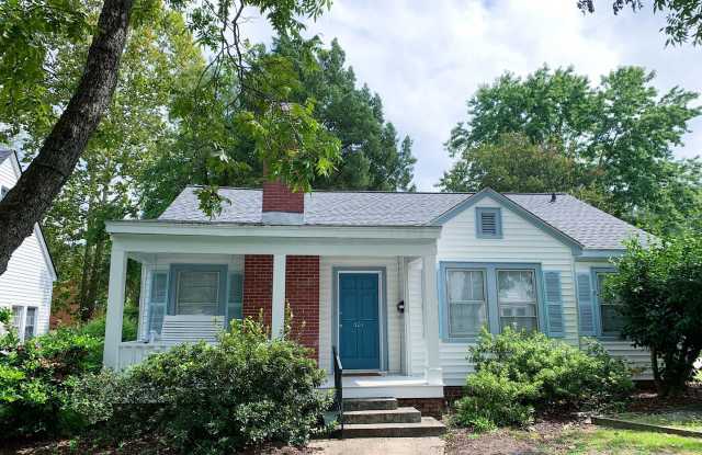 3 Bed 2 Bath - 2 blocks from ECU! Gallery 3