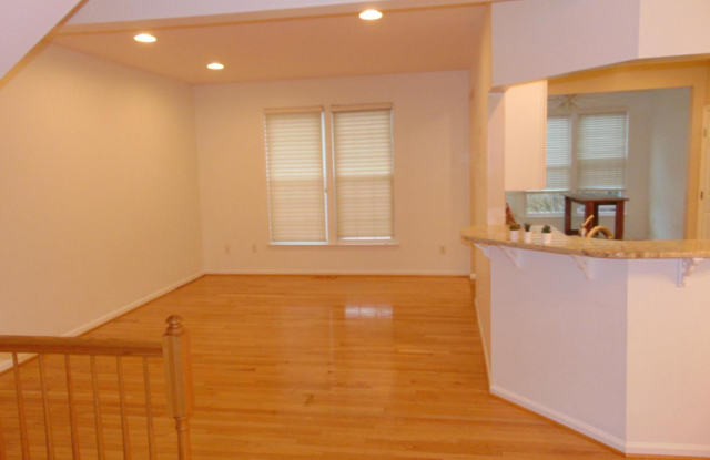 22 BRIDLE CT Gallery 3