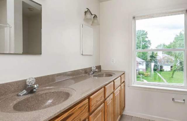 5235 CROWSON Avenue Gallery 2