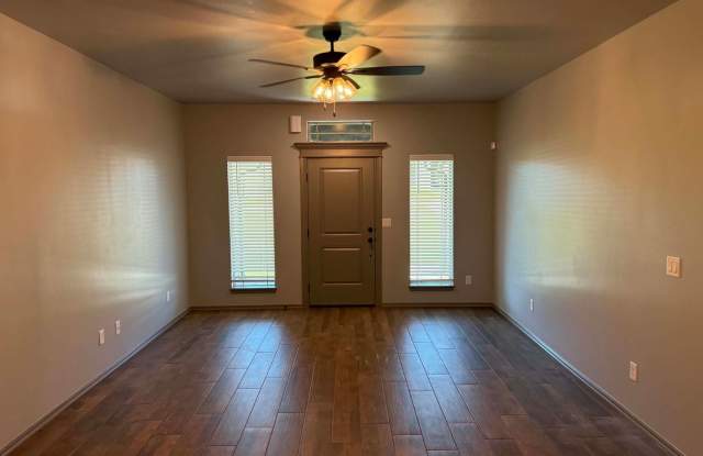 AVAILABLE NOW - $500 OFF 1ST FULL MONTH Brand New Construction in McLoud! Gallery 3