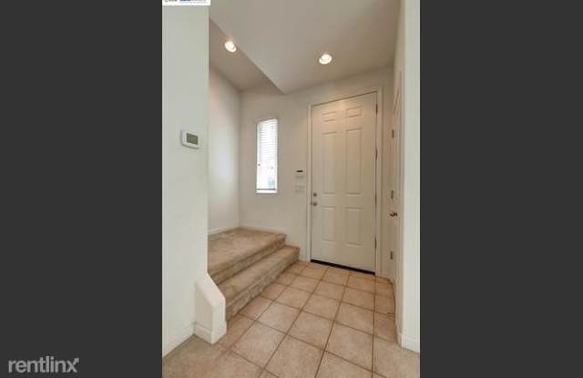 1008 Old Oak Ln Gallery 3